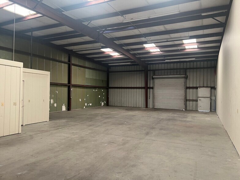 More Photos Of 1320-1322 Venture Ln, Turlock Warehouse For Lease