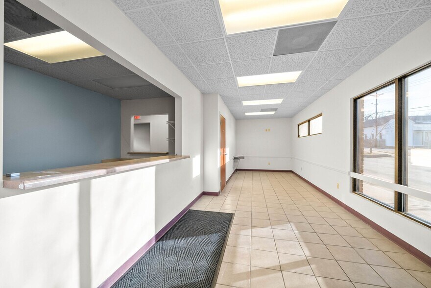 More Photos Of 215 8th St, Clarksville Medical For Lease