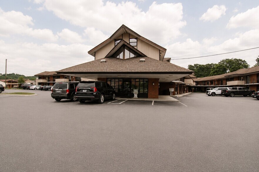 More Photos Of 400 Park Rd, Sevierville Office For Sale