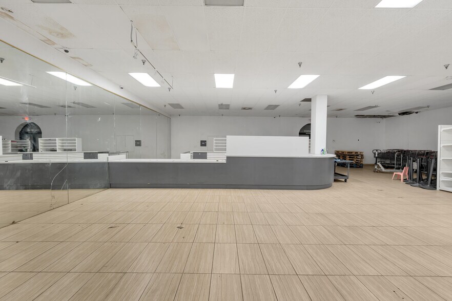 More Photos Of 6315-6323 Pacific Blvd, Huntington Park Storefront For Sale