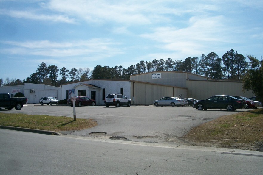 More Photos Of 2911 Brunswick Ave, New Bern Sports And Entertainment For Lease