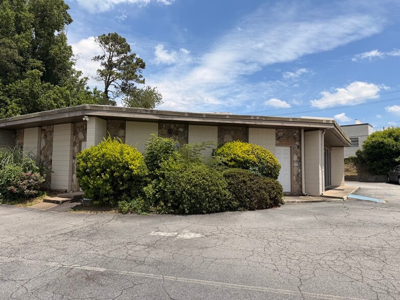 More Photos Of 1610 Lavista Rd NE, Atlanta Freestanding For Lease