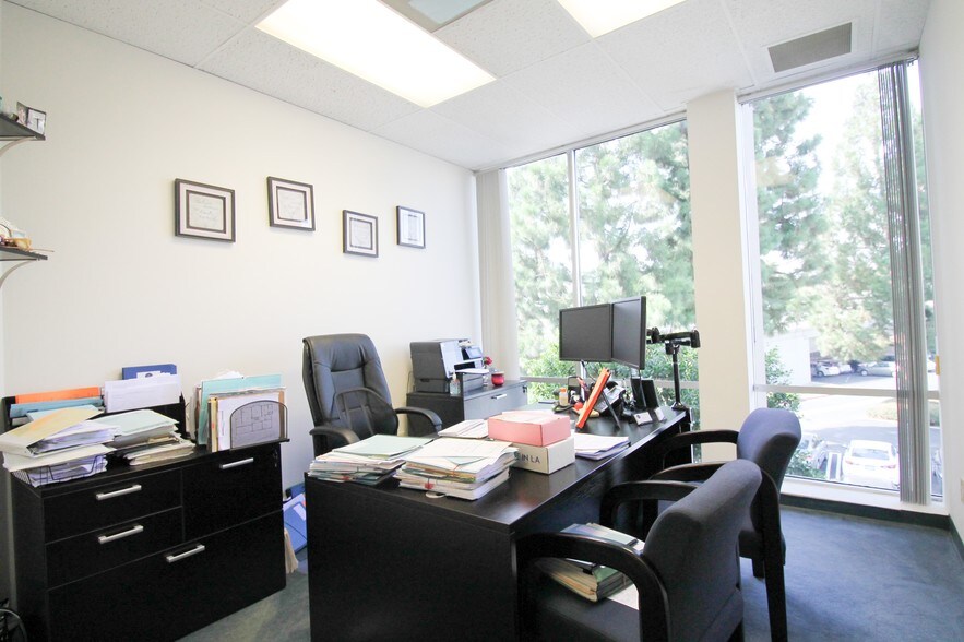 More Photos Of 2333 N Broadway, Santa Ana Office For Lease
