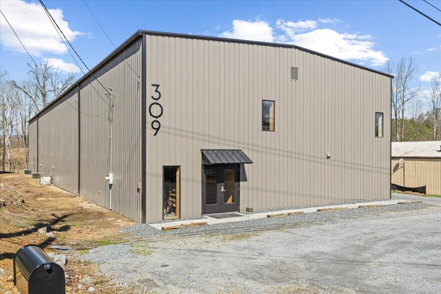 Primary Photo Of 309 E Springbrook Dr, Johnson City Flex For Lease