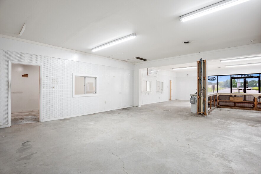 More Photos Of 1197 Piney Green Rd, Jacksonville Auto Repair For Lease