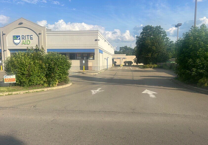 More Photos Of 209 Mount Zoar St, Elmira Drugstore For Lease