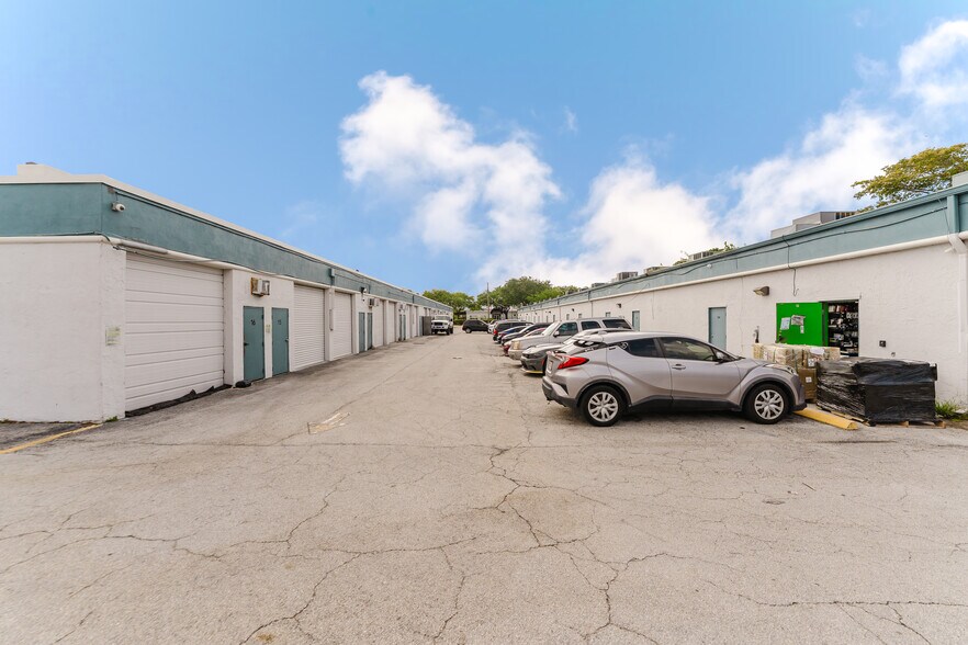 More Photos Of 130 NW 20th St, Boca Raton Unknown For Lease