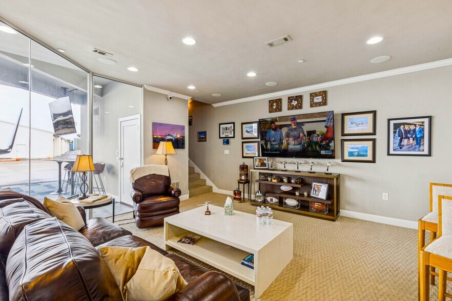 More Photos Of 15809 Addison Rd, Addison Airplane Hangar For Sale