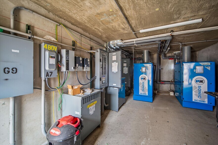 More Photos Of 1802 Industrial Park Dr, Ellsworth Industrial For Sale
