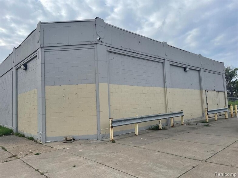 More Photos Of 301 S Oakwood, Detroit Warehouse For Sale