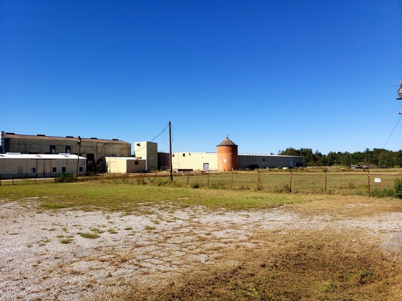 More Photos Of 139 Joe Brown Rd, Lockport Warehouse For Sale