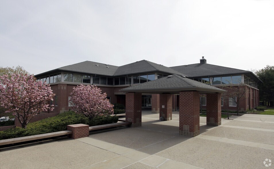 More Photos Of 300 Centerville Rd, Warwick Medical For Lease