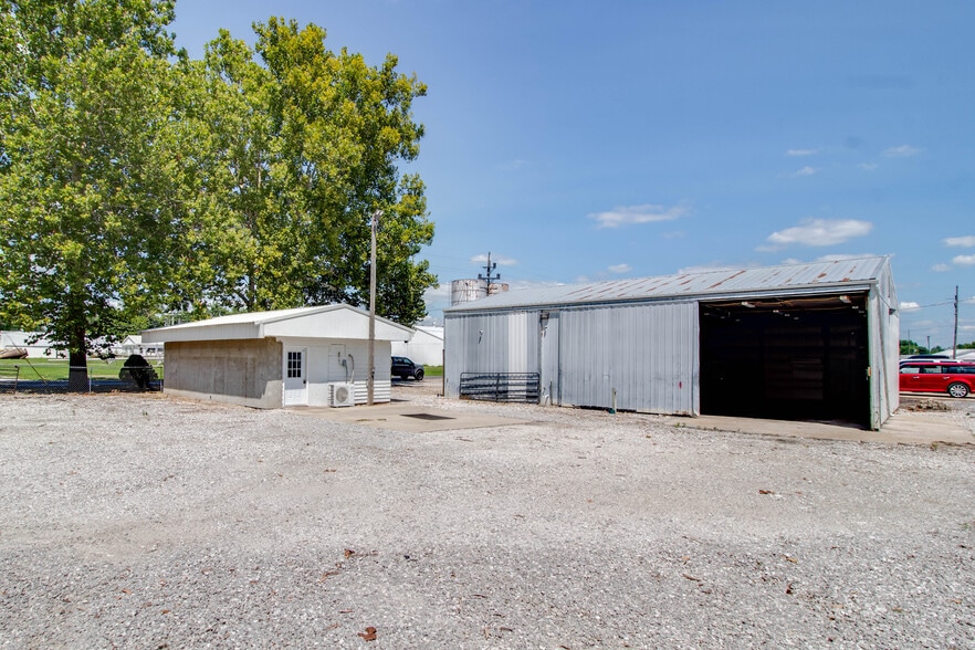 More Photos Of 98 Curtis St, Jerseyville Flex For Sale