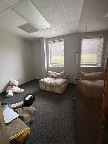 More Photos Of 305 Stoneridge Dr, Columbia Office For Sale
