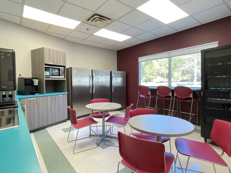 More Photos Of 1615 NW 80th Blvd, Gainesville Office For Sale