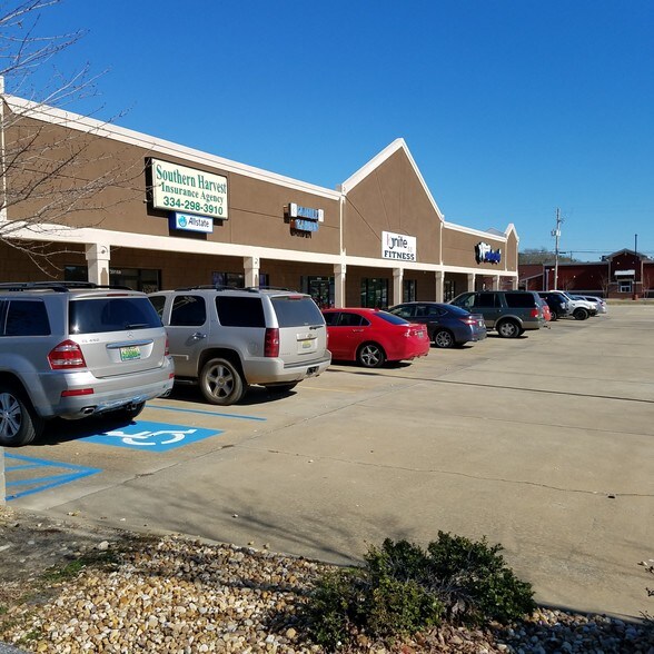 More Photos Of 3916 US-80, Phenix City Storefront Retail Office For Lease