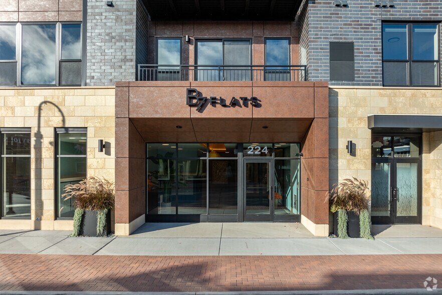 More Photos Of 214 N Barstow St, Eau Claire Apartments For Lease