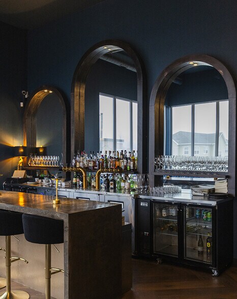 More Photos Of 20-22 Wentworth St, Dartmouth Storefront For Sale