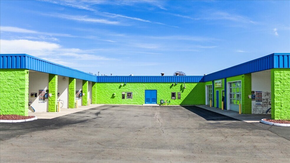 More Photos Of 901 S Main St, Taylor Carwash For Sale