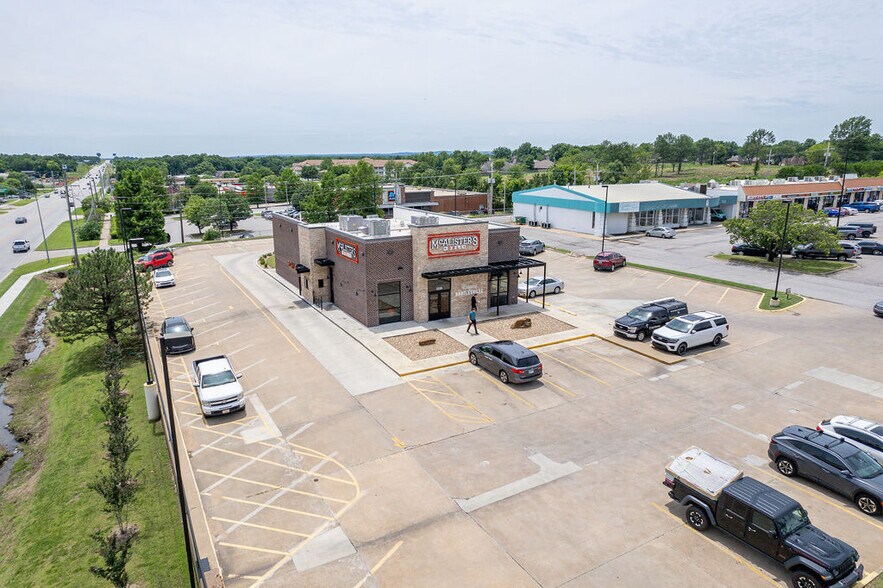 More Photos Of 2539 SE Washington Blvd, Bartlesville Fast Food For Sale