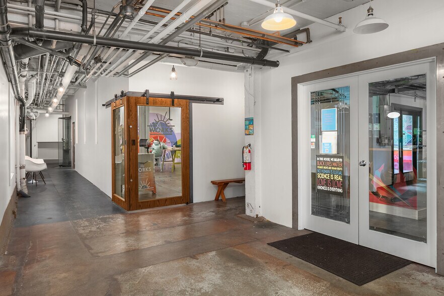 More Photos Of 3517 Fremont Ave N, Seattle Restaurant For Sale