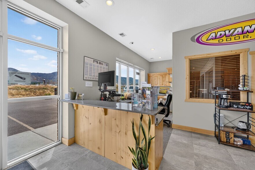 More Photos Of 79 W 3100 N, Hyde Park Flex For Sale