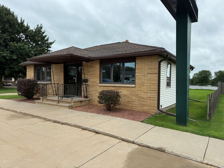 More Photos Of N4080 Hwy E, Freedom Office For Sale