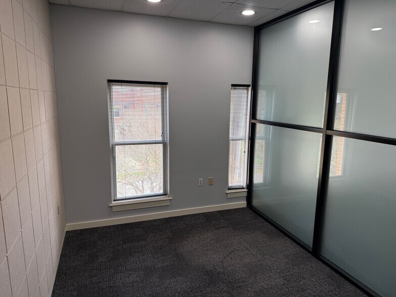 More Photos Of 211 W Matthews St, Matthews Office For Sale