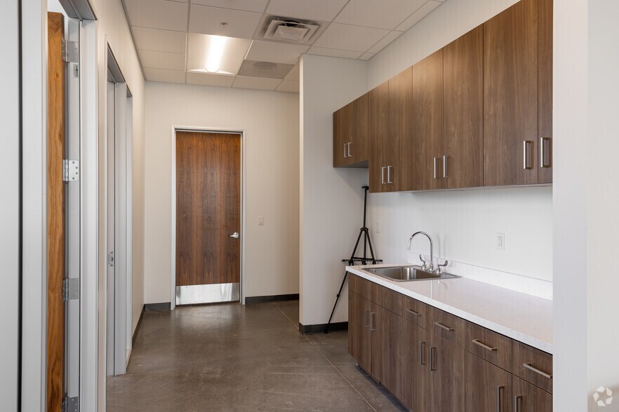 More Photos Of 8051 E Pecos Rd, Mesa Unknown For Lease