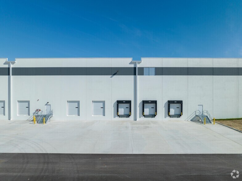 More Photos Of 283 Cardinal Dr, Marengo Unknown For Lease