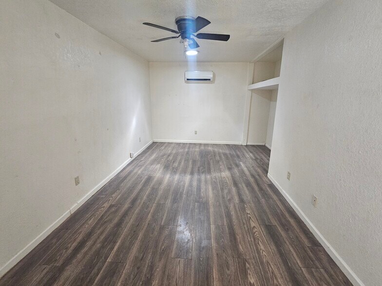 More Photos Of 955 W 4th St, Benson Office For Sale