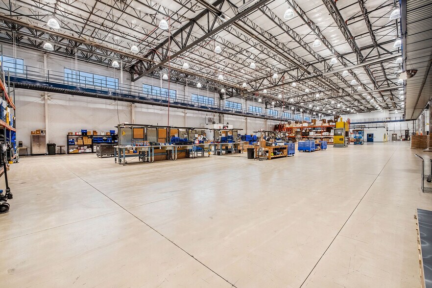 More Photos Of 2021 Wellworth Ave, Jackson Warehouse For Sale