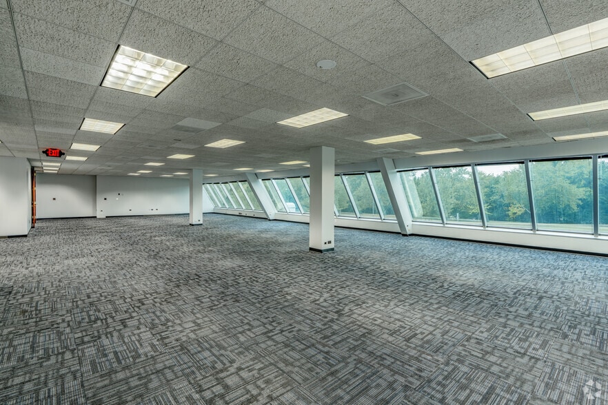 More Photos Of 9140 Arrowpoint Blvd, Charlotte Office For Sale