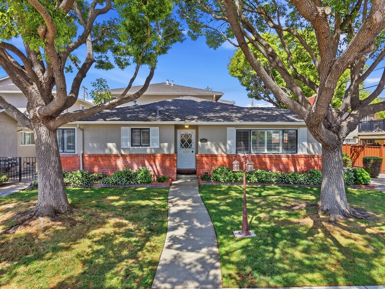 Primary Photo Of 94 Roxbury St, Santa Clara Apartments For Sale