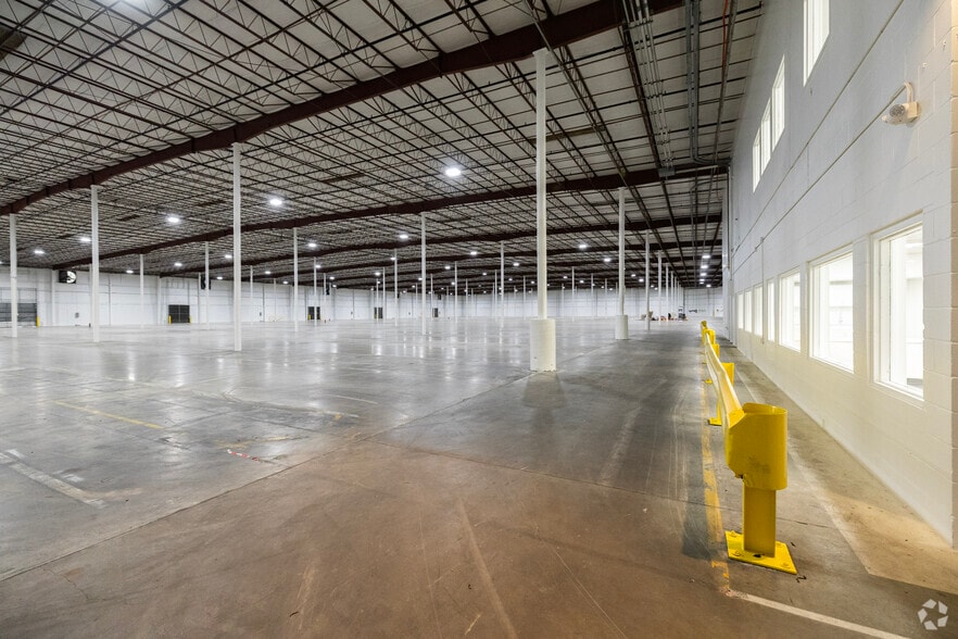 More Photos Of 6708 Harney Rd, Tampa Distribution For Lease