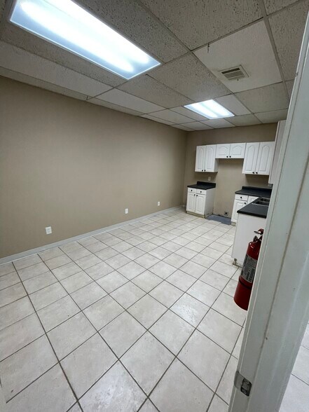 More Photos Of 1010 Villa Dr, Euless Storefront Retail Office For Lease
