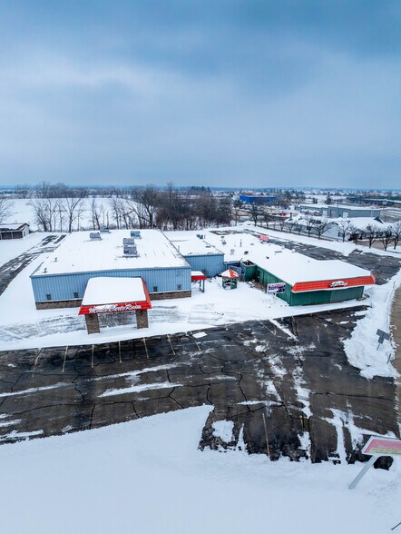 Primary Photo Of 720 N Wisconsin Ave, Elkhorn Restaurant For Sale