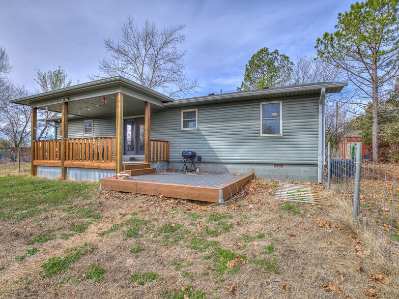 More Photos Of 980916 S Highway 18, Chandler Industrial For Sale