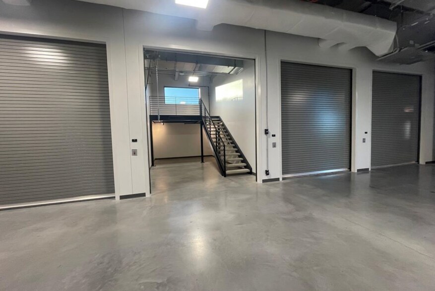 More Photos Of 4229 FM 620, Austin Showroom For Sale