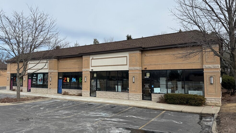 More Photos Of 2172-2182 Lake Cook Rd, Algonquin Storefront Retail Office For Lease