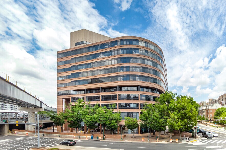 More Photos Of 8405 Colesville Rd, Silver Spring Unknown For Lease