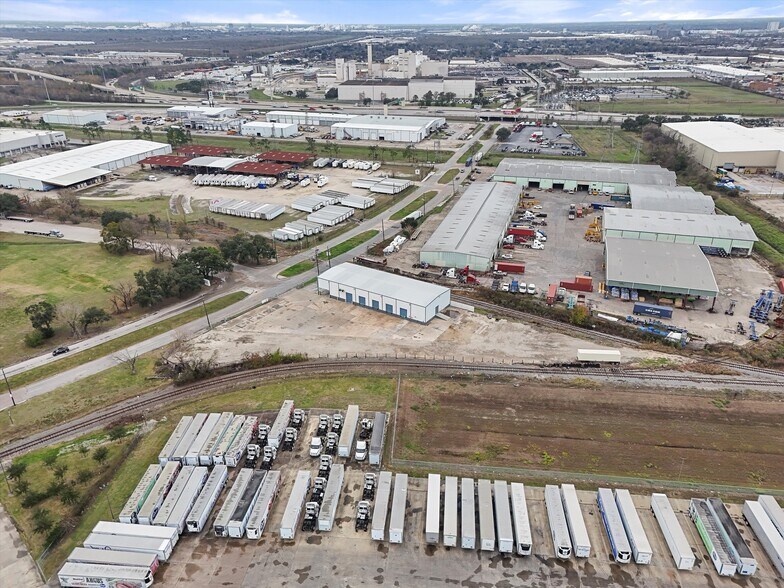 More Photos Of 620 Gellhorn Dr, Houston Warehouse For Sale