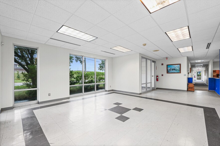 More Photos Of 37401 Stevens Blvd, Willoughby Flex For Lease