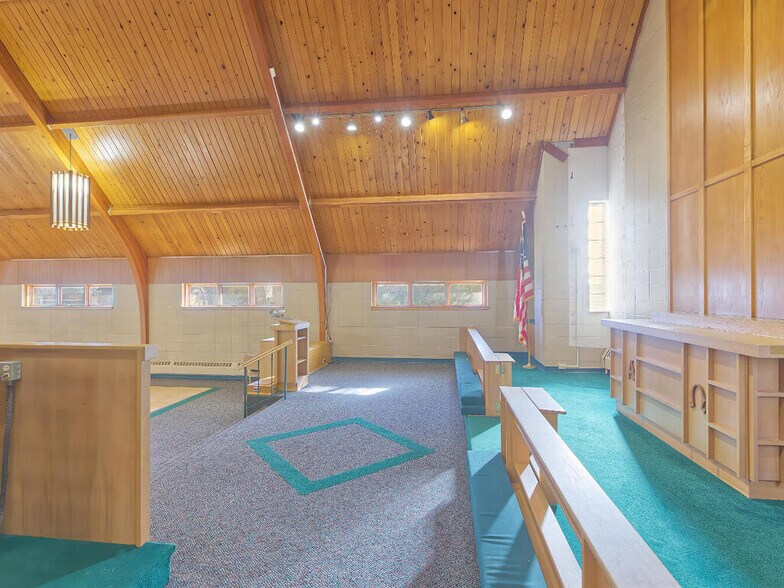 More Photos Of 410 1st St N, Winsted Office For Sale