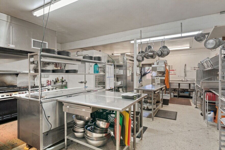 More Photos Of 101 Provence View Ln, Sequim Restaurant For Sale