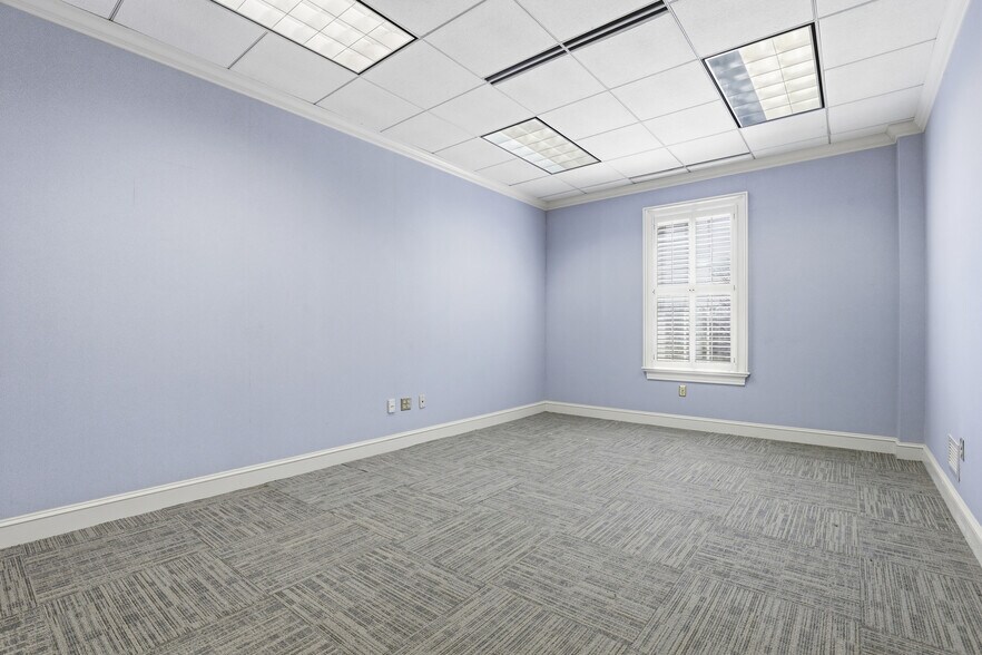 More Photos Of 201 W Main St, Laurens Medical For Lease