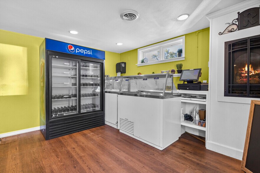 More Photos Of N4111 S Lakeshore Dr, Markesan Restaurant For Sale