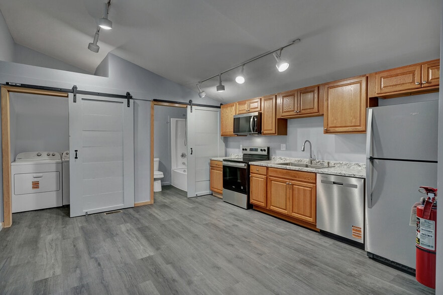 More Photos Of 1026 State St, Port Huron Freestanding For Sale