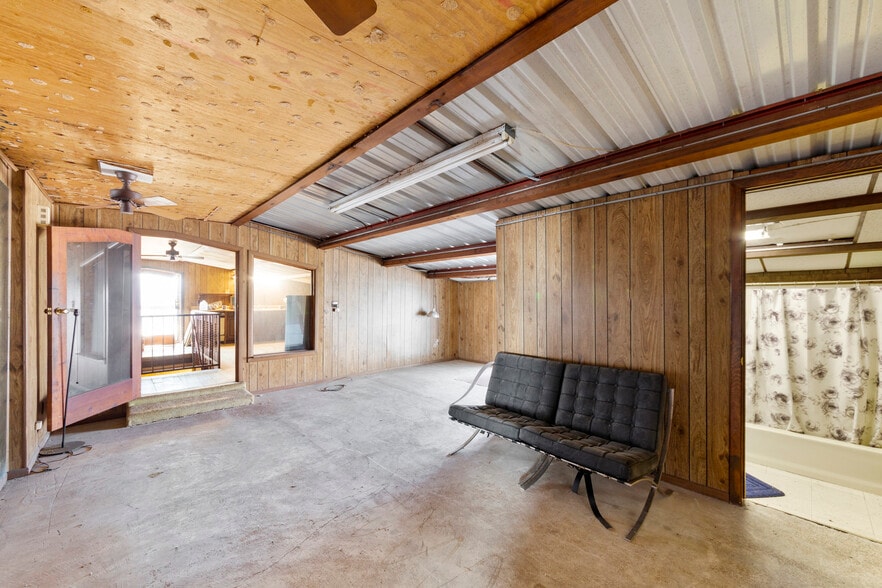 More Photos Of 4713 E Tidwell Rd, Houston Warehouse For Sale