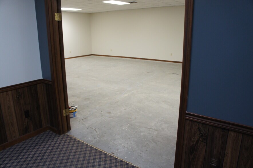 More Photos Of 3505 W Admiral Doyle Dr, New Iberia Flex For Lease